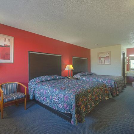 Regency Inn & Suites By Oyo Bay City Tx Esterno foto