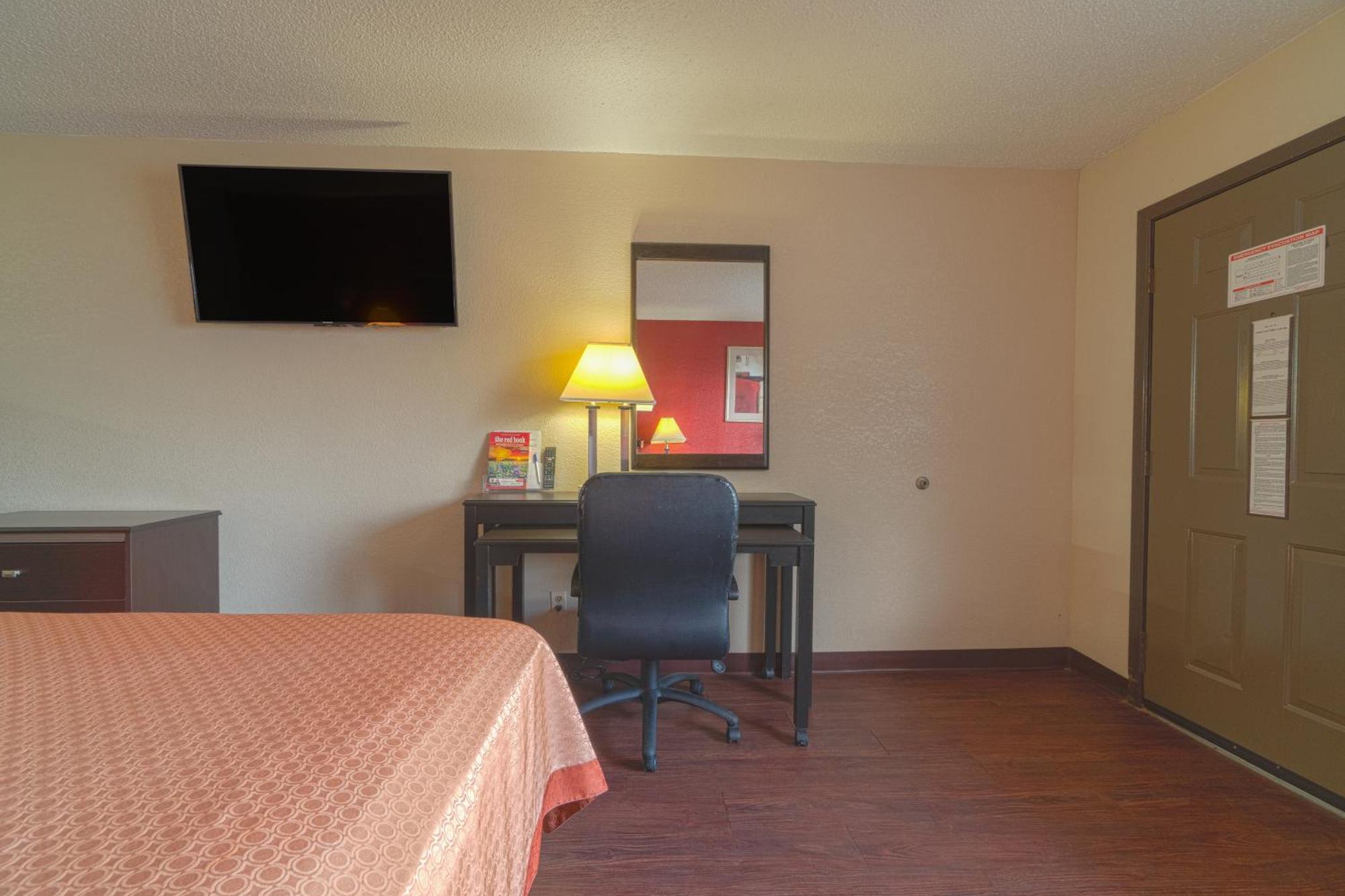 Regency Inn & Suites By Oyo Bay City Tx Esterno foto