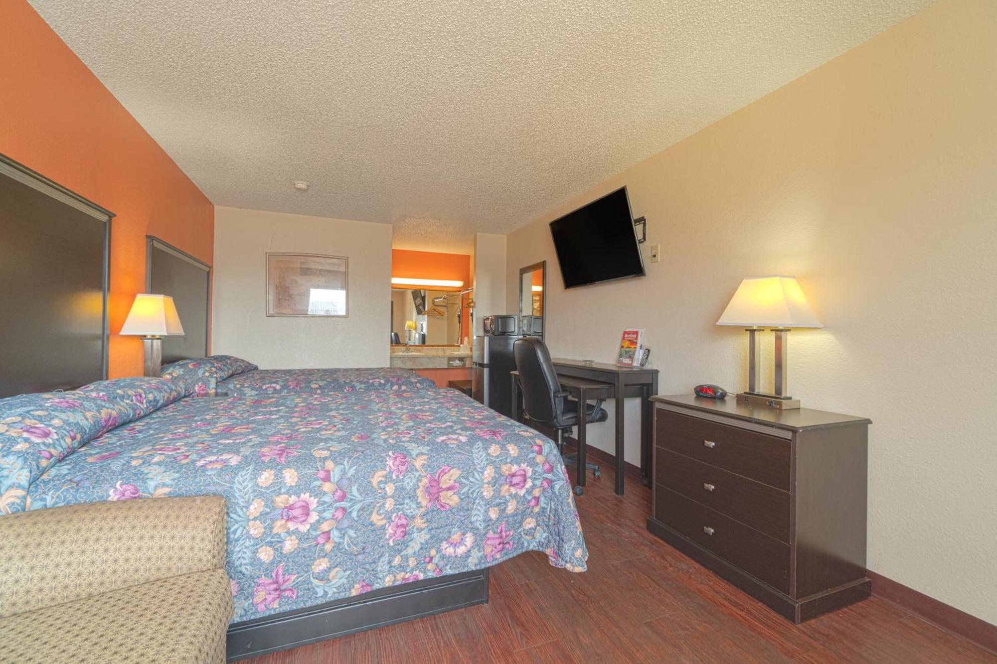 Regency Inn & Suites By Oyo Bay City Tx Esterno foto