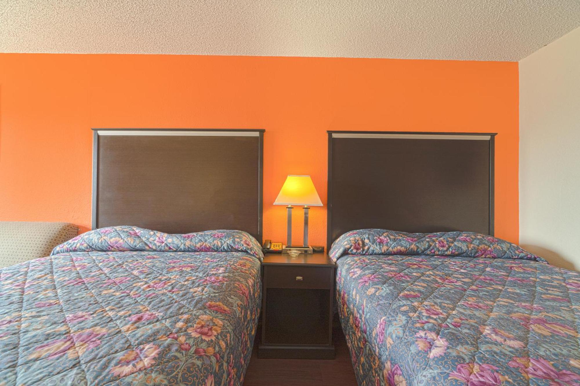 Regency Inn & Suites By Oyo Bay City Tx Esterno foto