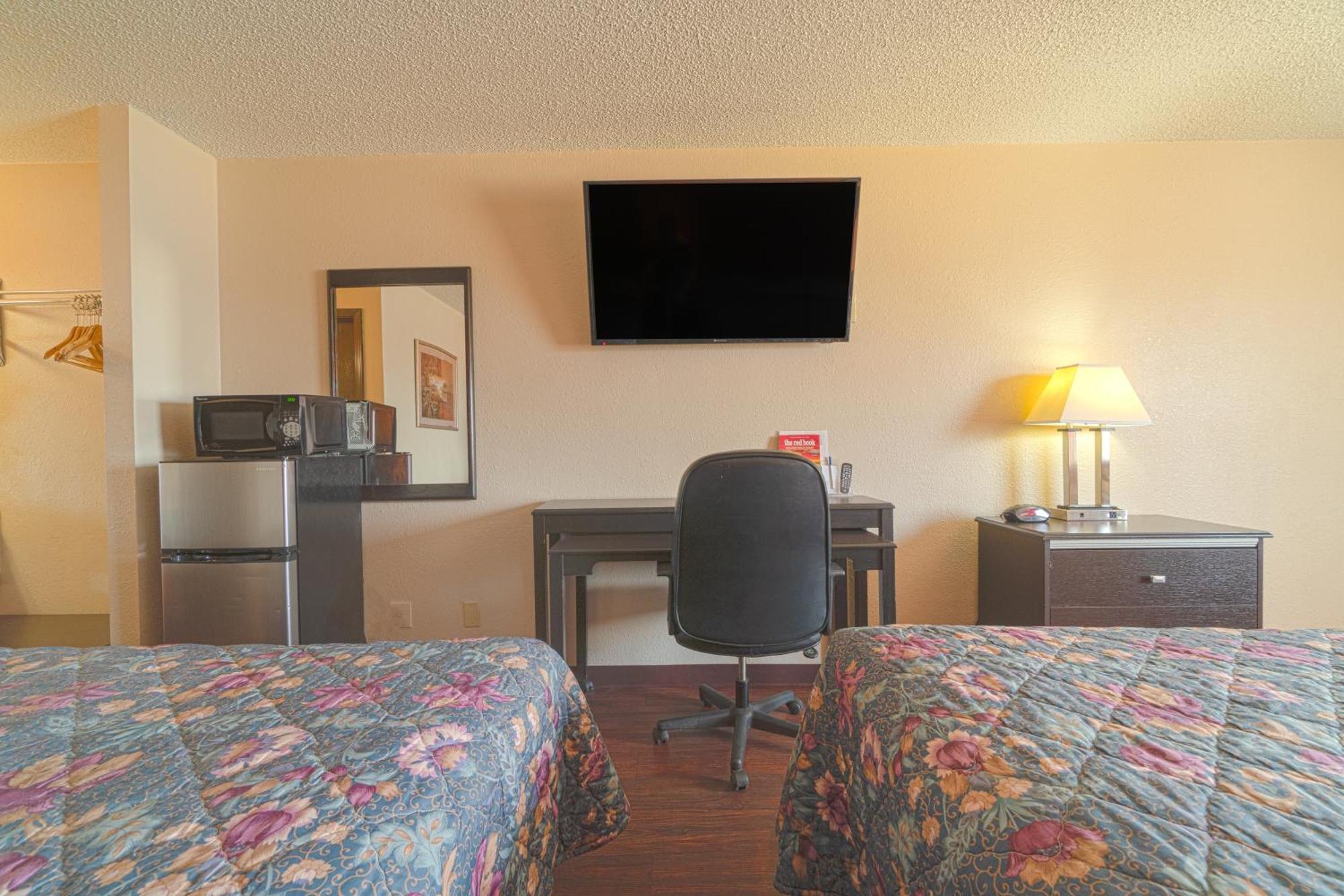 Regency Inn & Suites By Oyo Bay City Tx Esterno foto