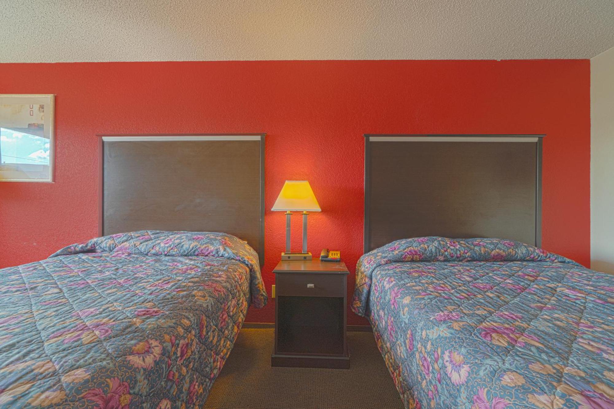 Regency Inn & Suites By Oyo Bay City Tx Esterno foto