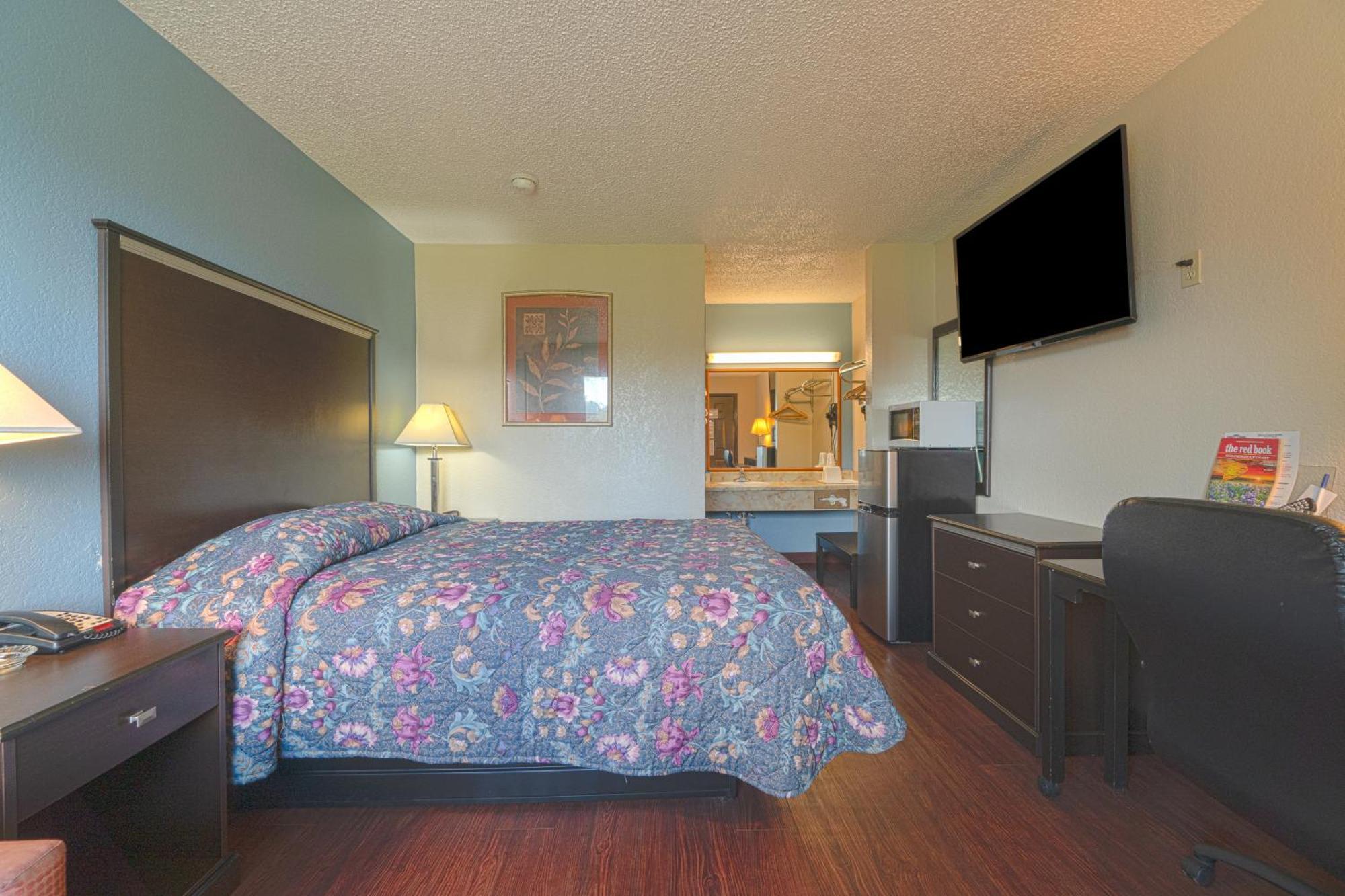 Regency Inn & Suites By Oyo Bay City Tx Esterno foto