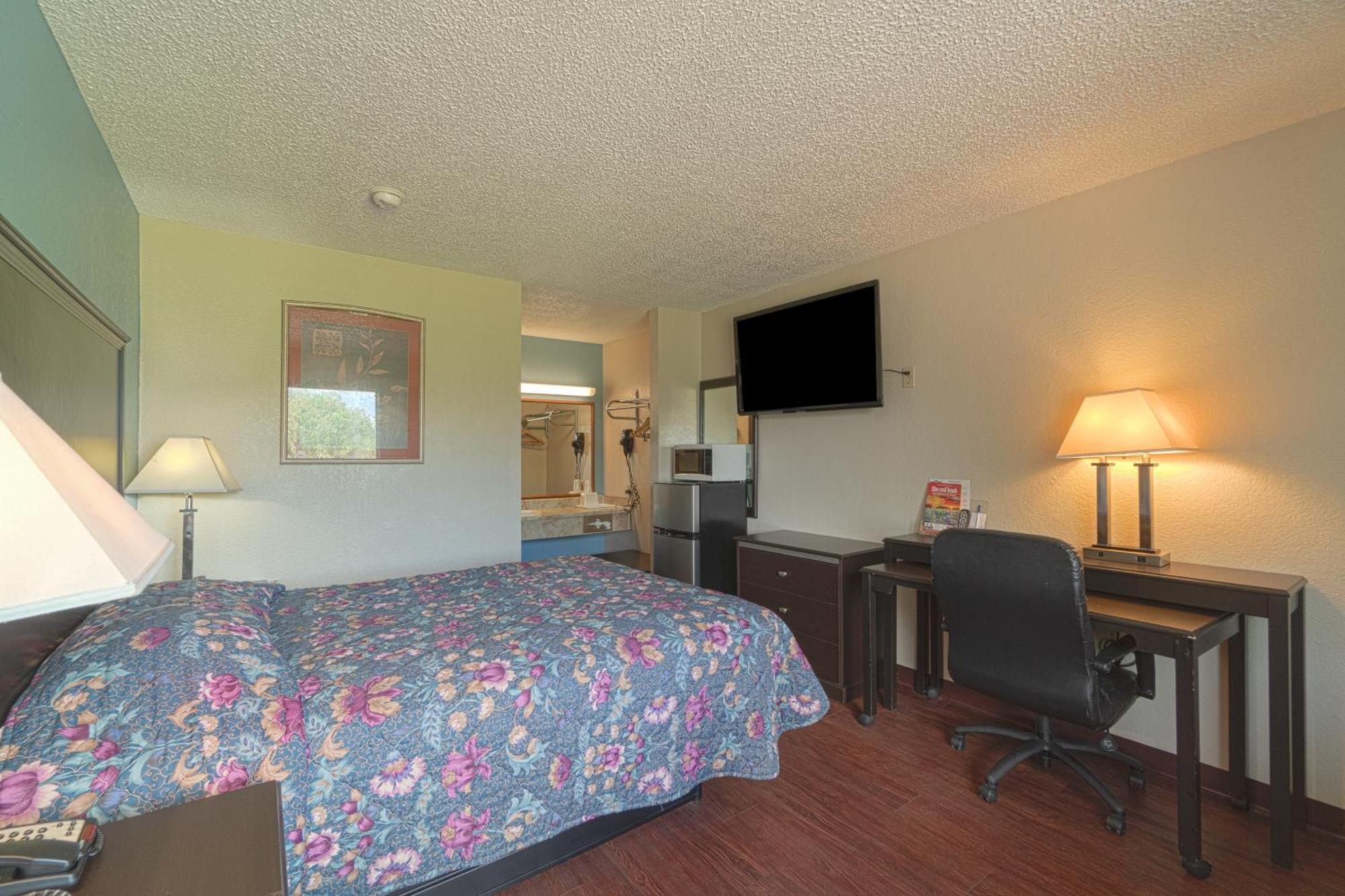 Regency Inn & Suites By Oyo Bay City Tx Esterno foto