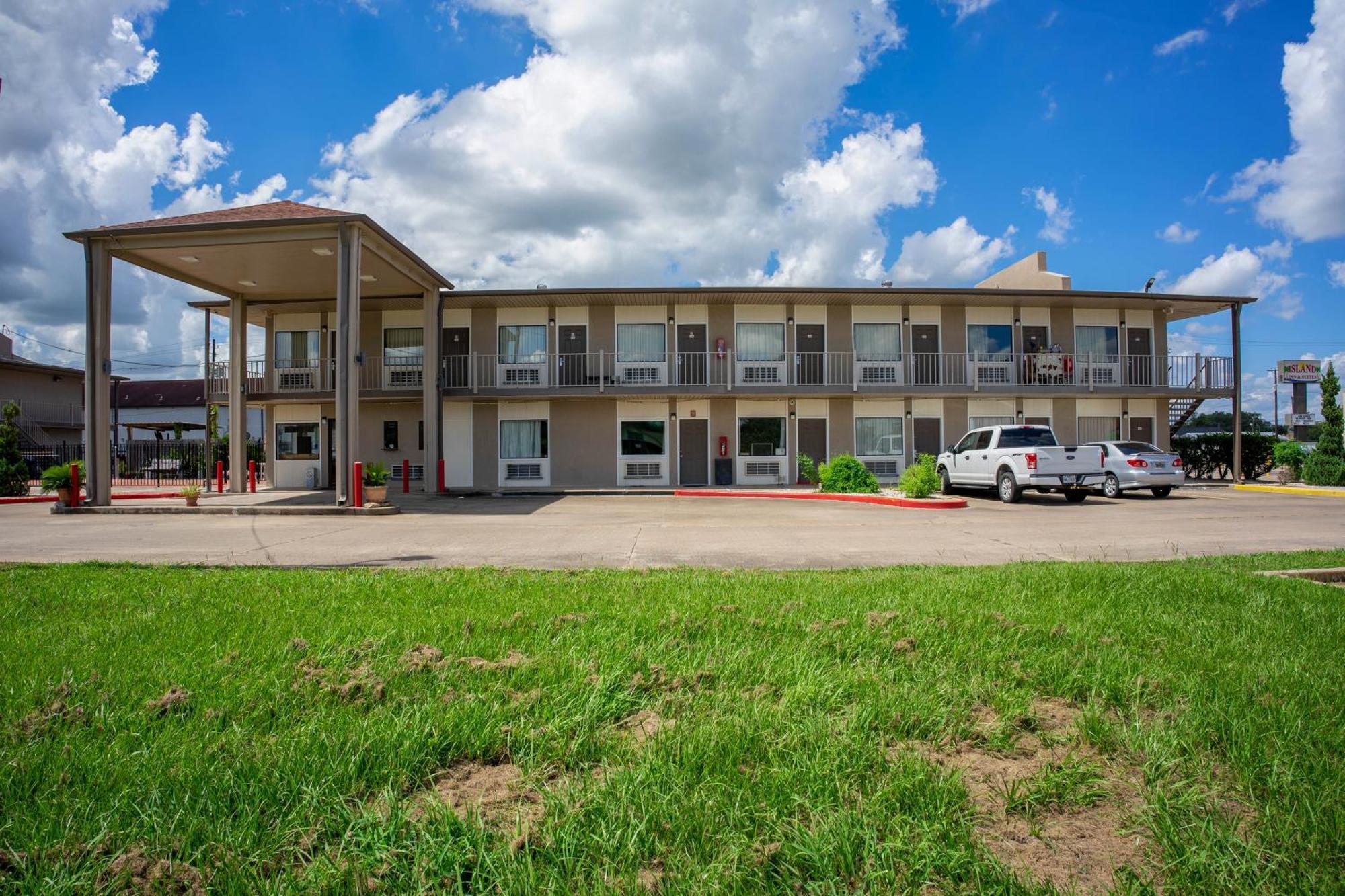 Regency Inn & Suites By Oyo Bay City Tx Esterno foto